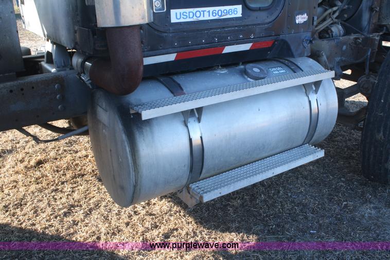 image for item F2986 1985 International F9370 dry fertilizer tender truck