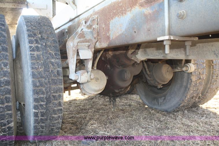 image for item F2986 1985 International F9370 dry fertilizer tender truck