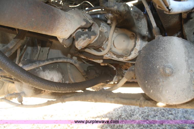 image for item F2986 1985 International F9370 dry fertilizer tender truck