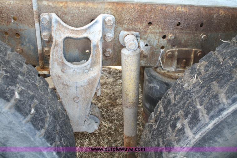 image for item F2986 1985 International F9370 dry fertilizer tender truck