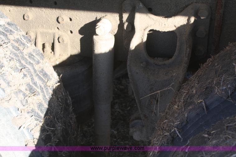 image for item F2986 1985 International F9370 dry fertilizer tender truck