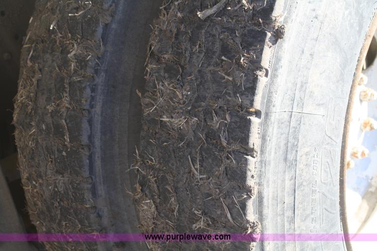 image for item F2986 1985 International F9370 dry fertilizer tender truck