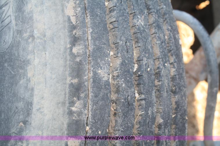 image for item F2986 1985 International F9370 dry fertilizer tender truck