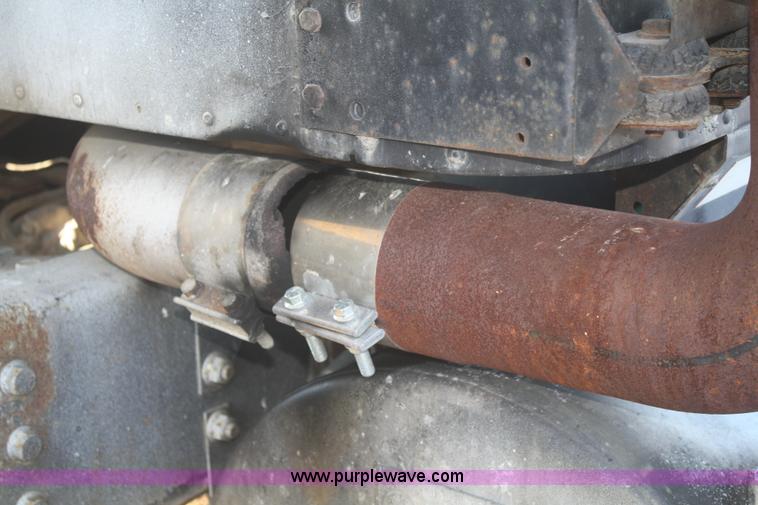 image for item F2986 1985 International F9370 dry fertilizer tender truck