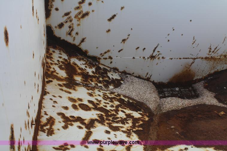 image for item F2986 1985 International F9370 dry fertilizer tender truck