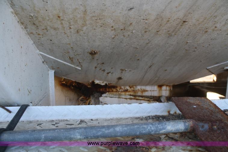 image for item F2986 1985 International F9370 dry fertilizer tender truck