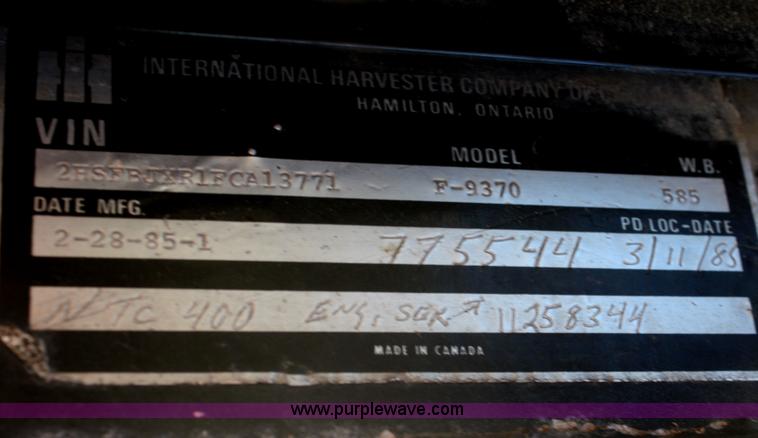 image for item F2986 1985 International F9370 dry fertilizer tender truck