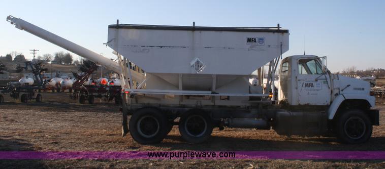 image for item F2987 1986 GMC Brigadier dry fertilizer tender truck