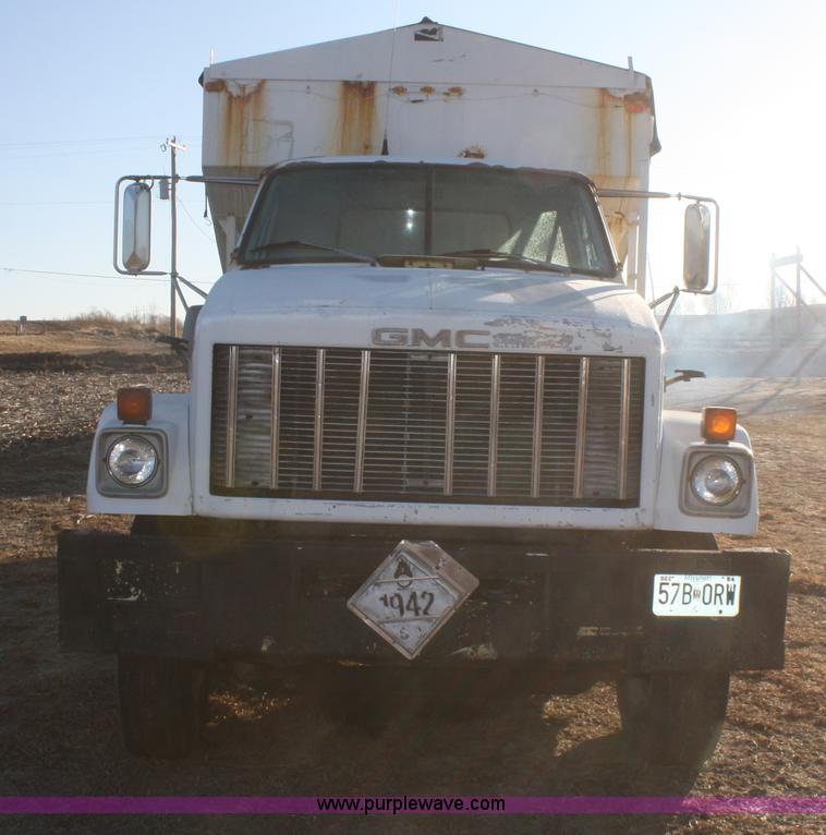image for item F2987 1986 GMC Brigadier dry fertilizer tender truck