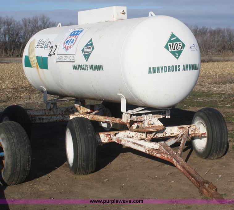 image for item F2988 1,000 gallon anhydrous ammonia tank on running gear