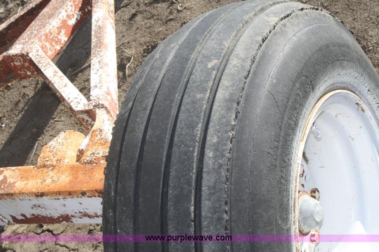 image for item F2988 1,000 gallon anhydrous ammonia tank on running gear