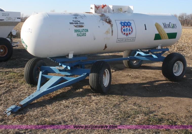 image for item F2990 1,000 gallon anhydrous ammonia tank on running gear