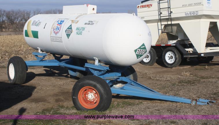 image for item F2990 1,000 gallon anhydrous ammonia tank on running gear