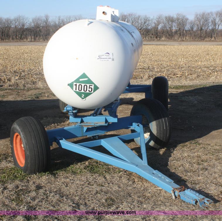 image for item F2990 1,000 gallon anhydrous ammonia tank on running gear