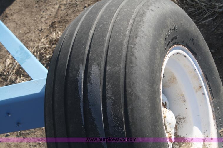 image for item F2990 1,000 gallon anhydrous ammonia tank on running gear