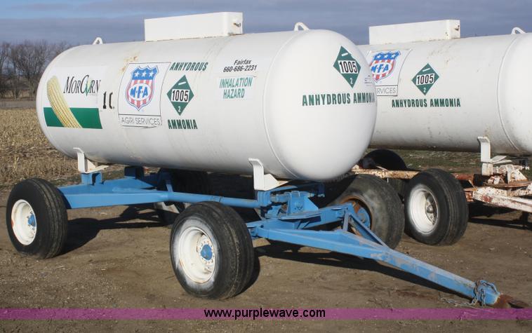 image for item F2992 1,000 gallon anhydrous ammonia tank on running gear