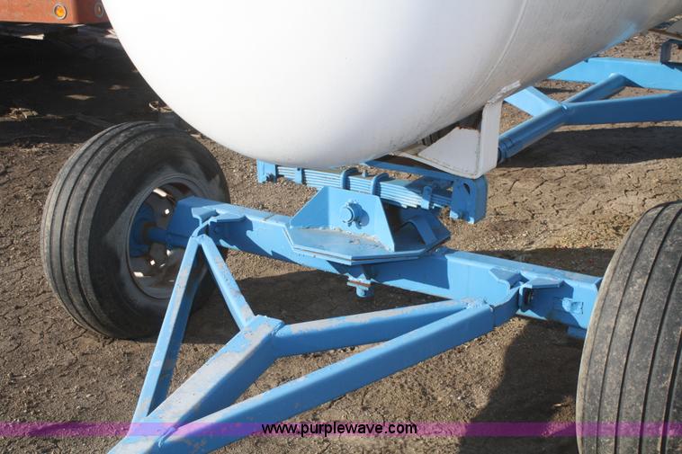 image for item F2992 1,000 gallon anhydrous ammonia tank on running gear