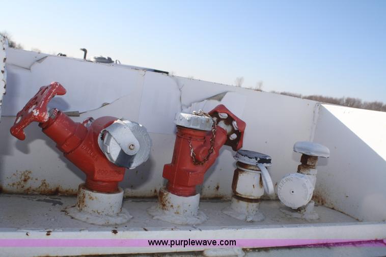 image for item F2992 1,000 gallon anhydrous ammonia tank on running gear