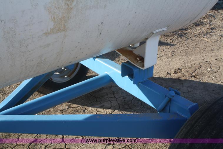 image for item F2992 1,000 gallon anhydrous ammonia tank on running gear