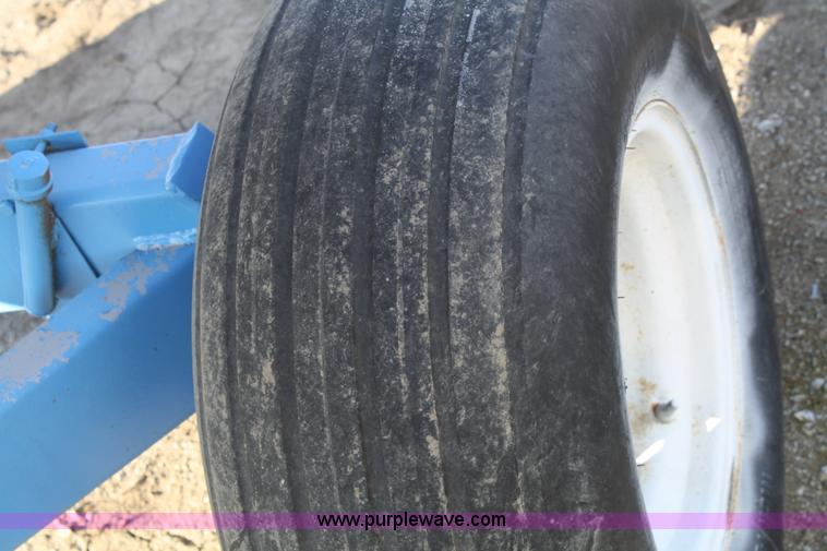 image for item F2992 1,000 gallon anhydrous ammonia tank on running gear