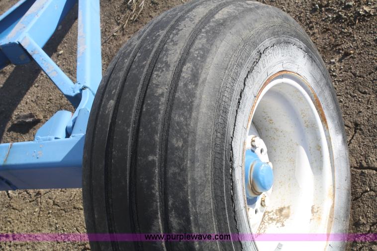 image for item F2992 1,000 gallon anhydrous ammonia tank on running gear