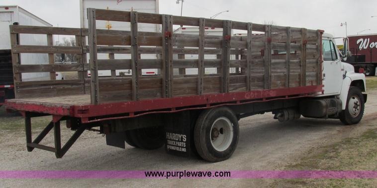 image for item F4714 1988 International 1654 stake bed truck