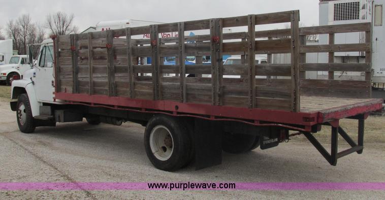image for item F4714 1988 International 1654 stake bed truck