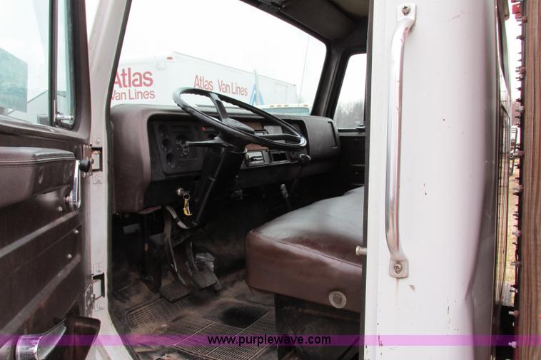 image for item F4714 1988 International 1654 stake bed truck