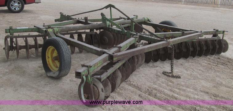 image for item G5647 John Deere 12' tandem disk plow