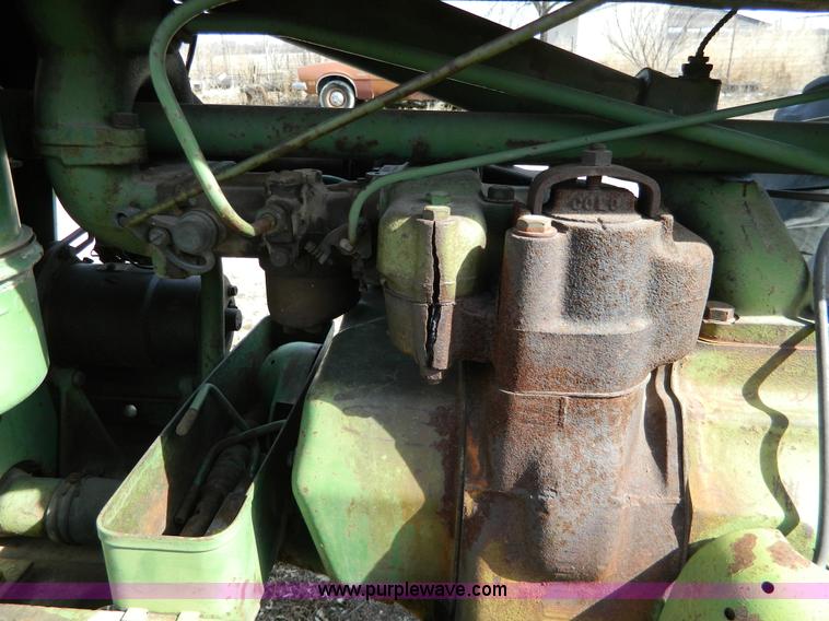 image for item S9235 John Deere 60 tractor