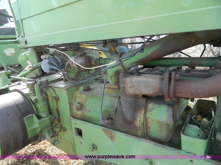 image for item S9235 John Deere 60 tractor