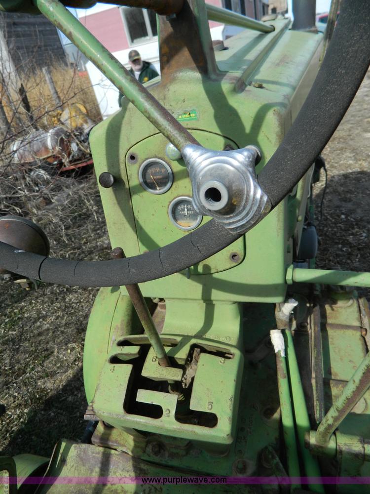 image for item S9235 John Deere 60 tractor