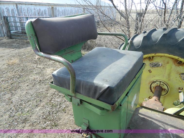 image for item S9235 John Deere 60 tractor