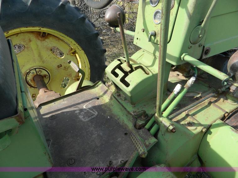 image for item S9235 John Deere 60 tractor