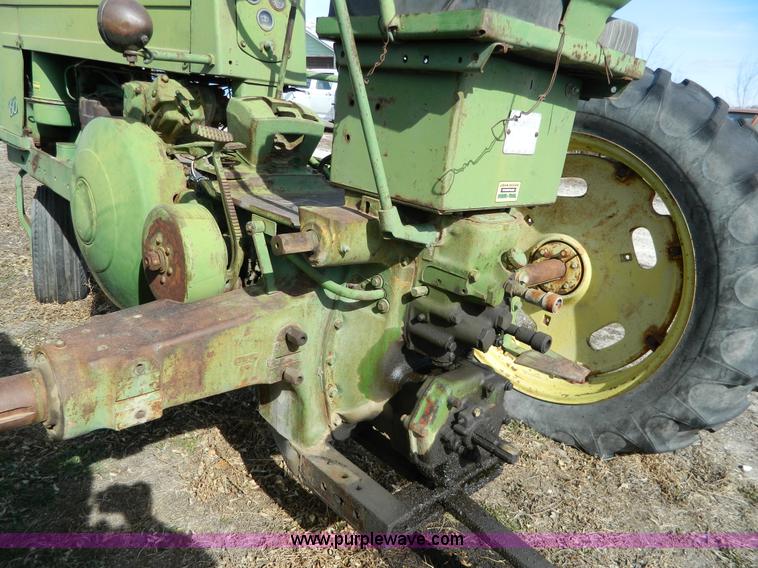 image for item S9235 John Deere 60 tractor