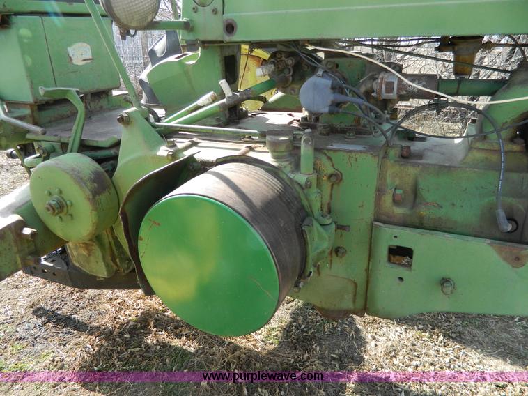 image for item S9235 John Deere 60 tractor