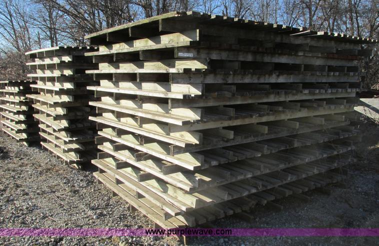 image for item X9827 (27) New Holland stack wagon pallets