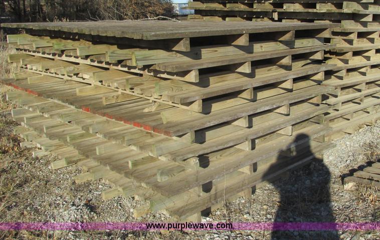 image for item X9827 (27) New Holland stack wagon pallets