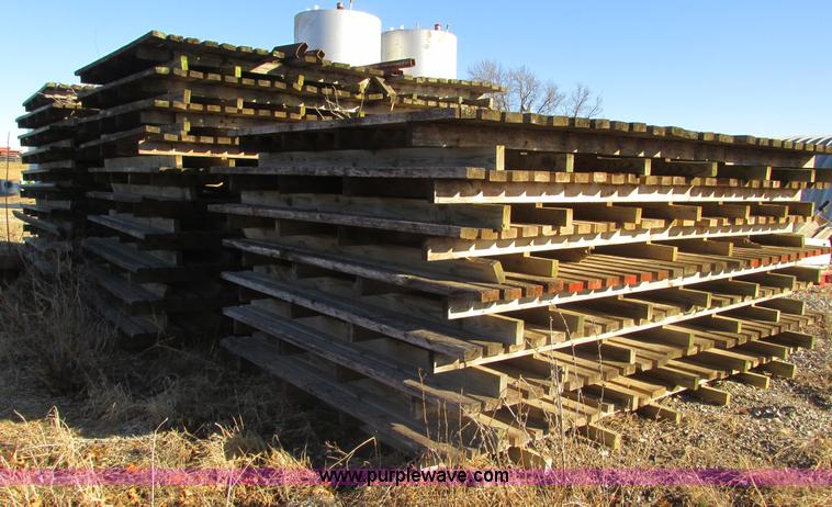 image for item X9827 (27) New Holland stack wagon pallets