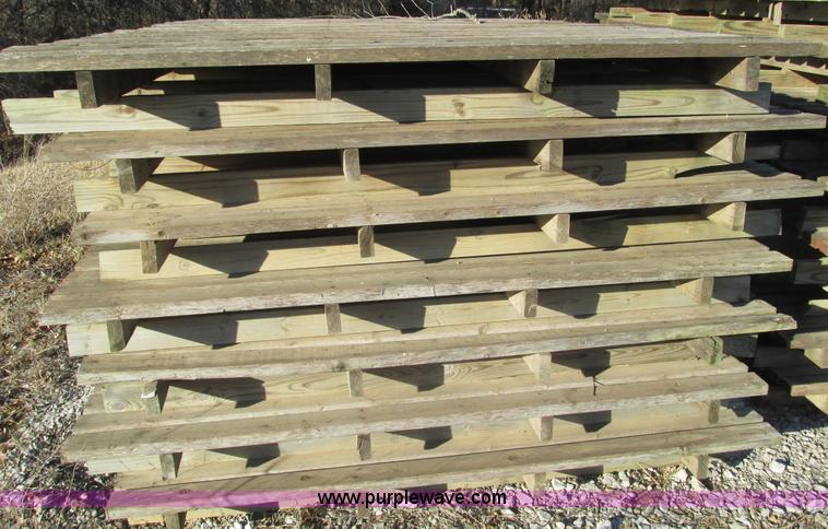 image for item X9827 (27) New Holland stack wagon pallets