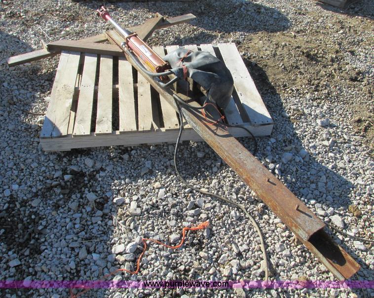 image for item X9840 Attachment for bale spike on pickup