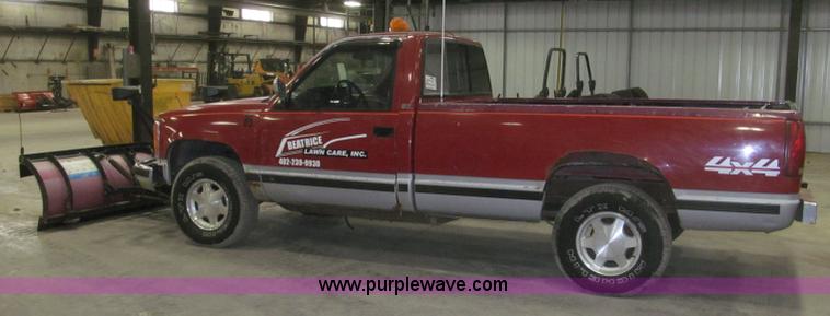 image for item B5360 1988 GMC Sierra K1500 pickup truck