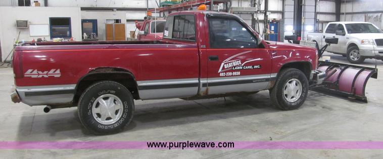 image for item B5360 1988 GMC Sierra K1500 pickup truck