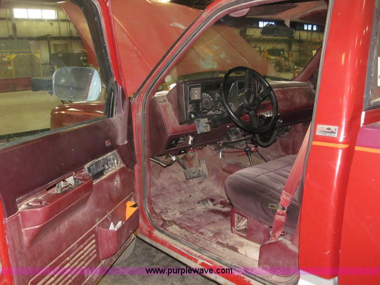 image for item B5360 1988 GMC Sierra K1500 pickup truck