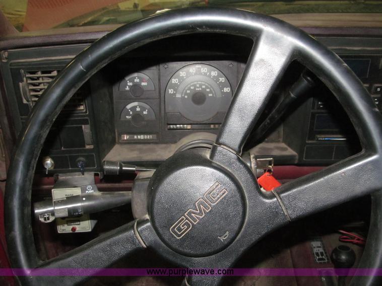 image for item B5360 1988 GMC Sierra K1500 pickup truck