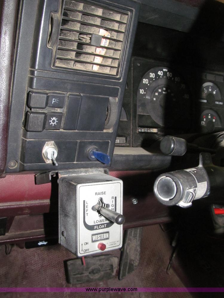 image for item B5360 1988 GMC Sierra K1500 pickup truck