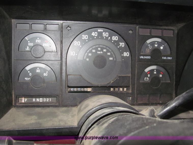 image for item B5360 1988 GMC Sierra K1500 pickup truck