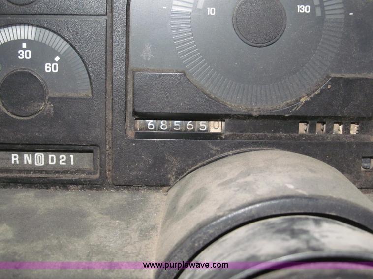 image for item B5360 1988 GMC Sierra K1500 pickup truck