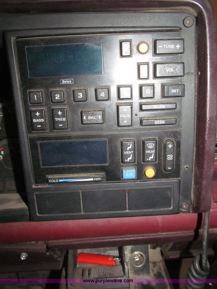 image for item B5360 1988 GMC Sierra K1500 pickup truck