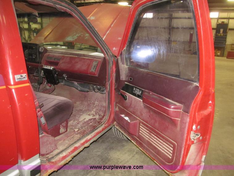 image for item B5360 1988 GMC Sierra K1500 pickup truck